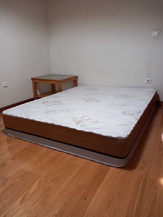 Colchão viscoelastico, com as dimensões de 1,83x1.33. Como novo, praticamente não foi usado