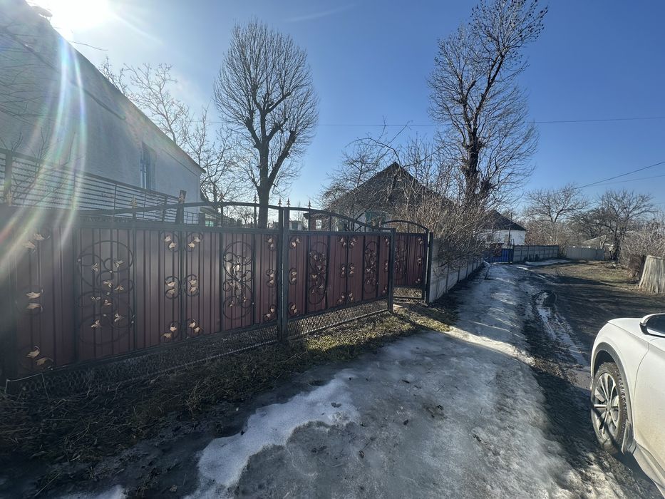 Продам будинок з виходом до річки