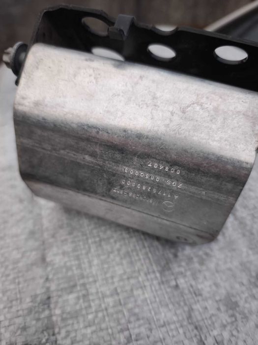 Відбійник лонжерона з кронштейном Mercedes w117 CLA c117 13-19