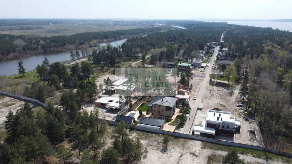 Продаж сучасного будинку 300 м² + 39 соток в сосновому лісі