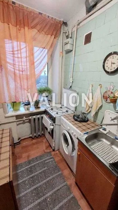 Продаж 1к квартири на вул. Набережно-Лугова 3, Подільський район