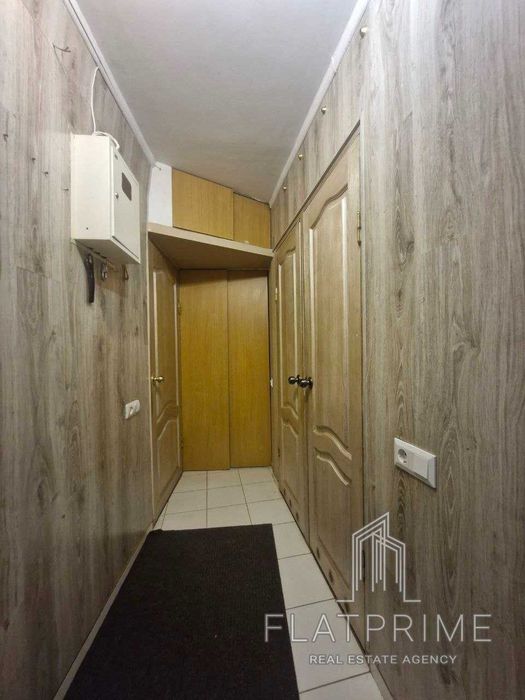 Продам 2к квартиру,2 поверх, метро, парк, пр-т Голосіївський, ТОРГ