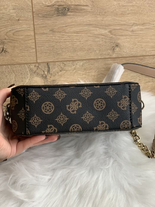 Жіноча сумка guess кроссбоді noelle коричнева