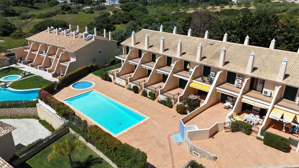 Moradia com piscina a 1km da Praia de São Rafael