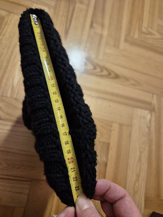 Czarna czapka dla dziecka