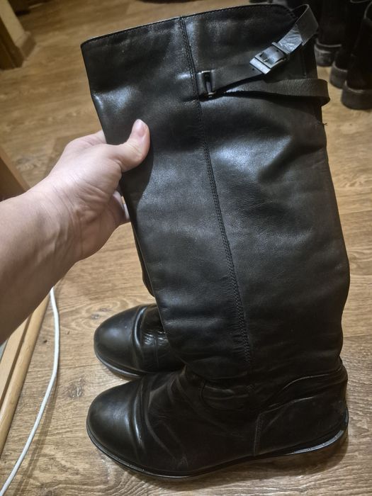 Черные кожаные сапоги