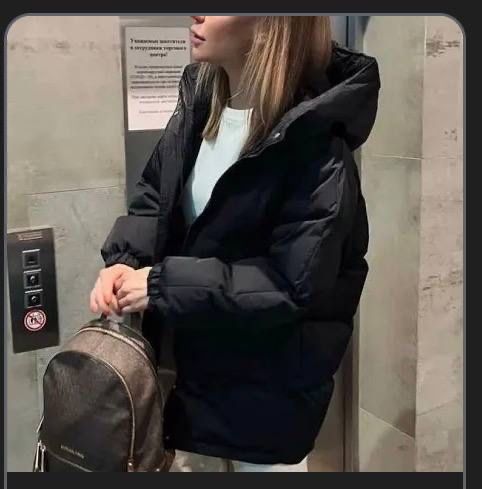 Курточка жіноча в чорному кольорі