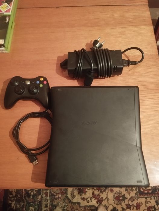 Продам Xbox 360 Slim 250 GB (без прошивки)
Продам ігрову консоль Xbox