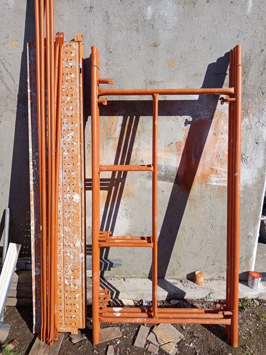 Conjunto de andaimes reforçados