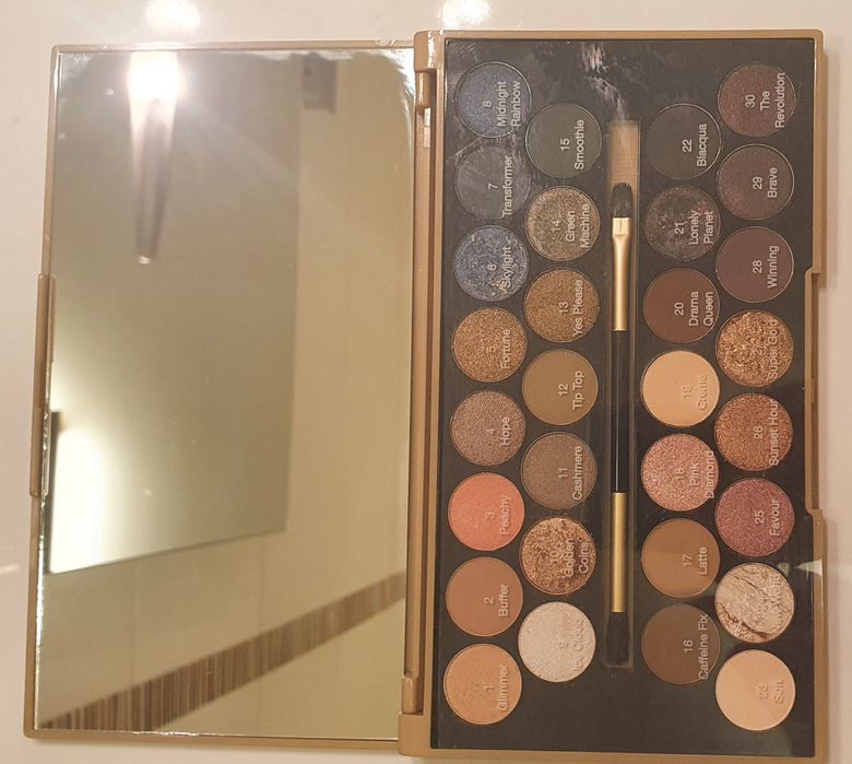 Paleta Revolution Fortune Favours The Brave