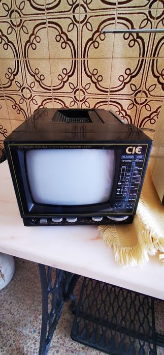 Conjunto de 3 Televisões antigas para decoração