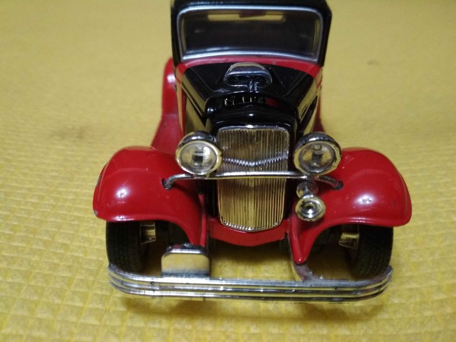 Модель 1:24 Ford Сaupe 1932  -MotorMax
