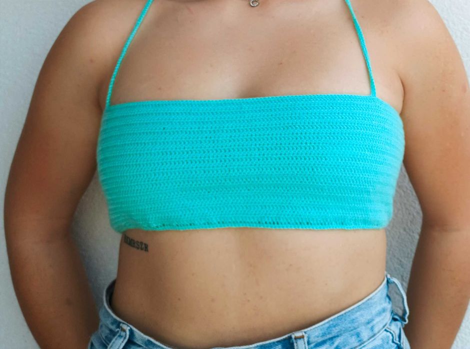 Top em crochet feito à mão