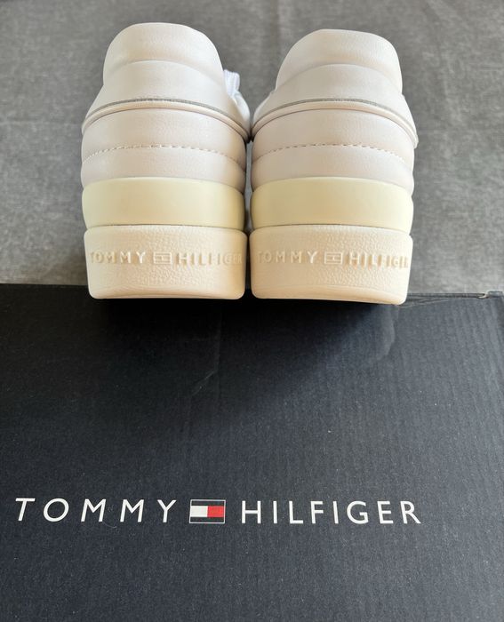 Білі снікерси Tommy Hilfiger 36 розмір