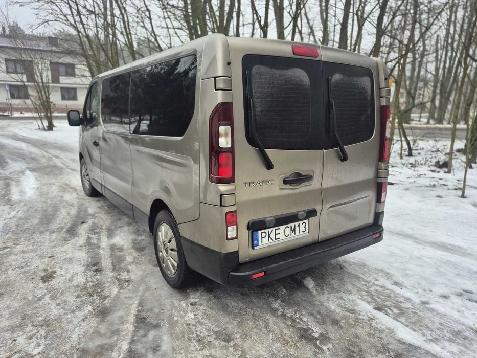 Wynajem busa 9-osobowego - komfortowa podróż dla całej ekipy!