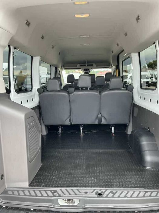 Wynajem aut - Ford Transit - 9osobowy / brak limitów kilometrów