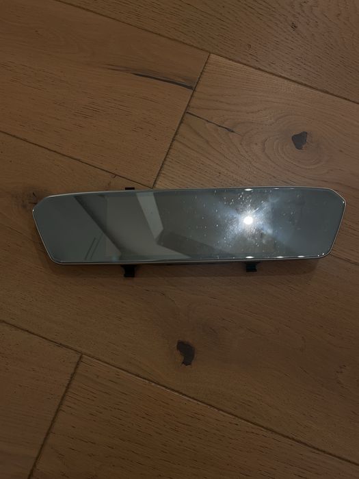 Nagrywające lusterko do samochodu.