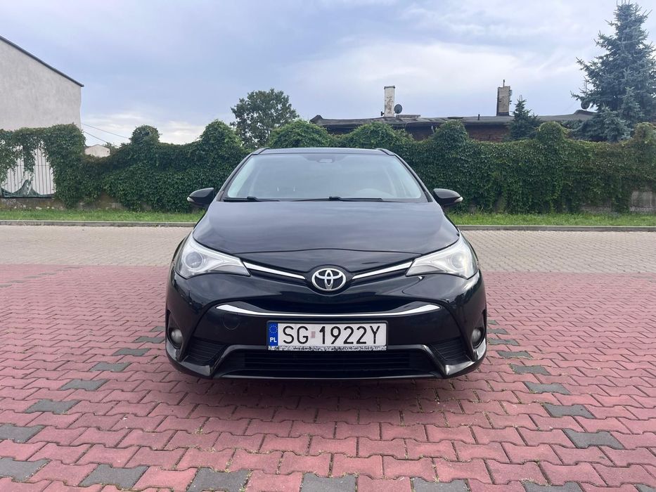 Toyota Avensis Toyota Avensis z 2018 rok, stan bardzo dobrydrugi właściciel