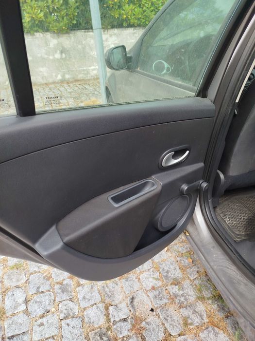 Renault Clio 2010 1.2 Gasolina para peças, abate ou para ser reparada a junta e radiador – 500€ negociáveis | Viseu
