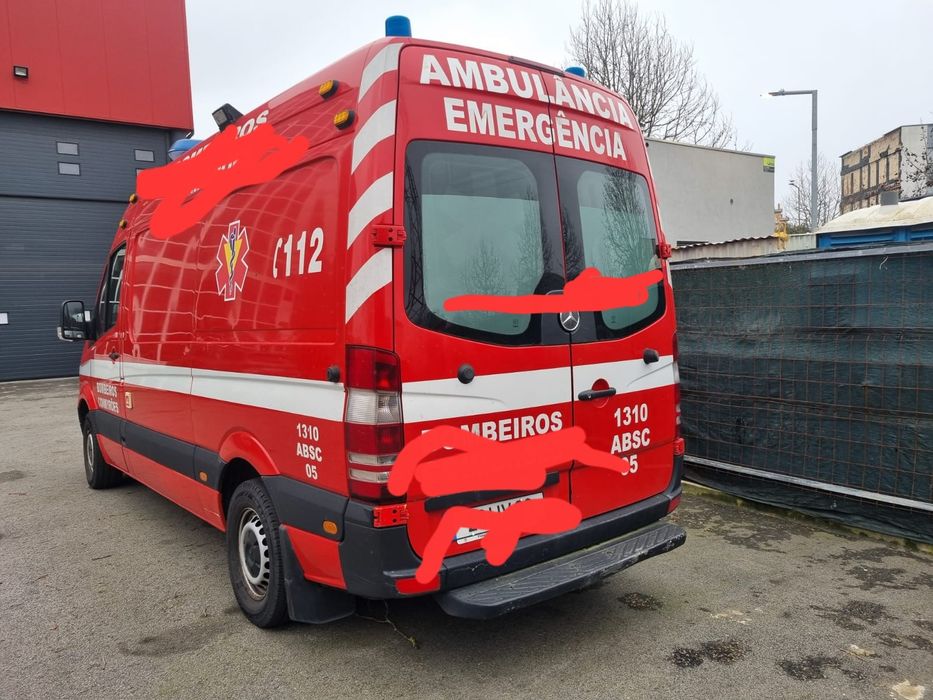 Vendo  ambulância como se encontra muito boa de mecânic