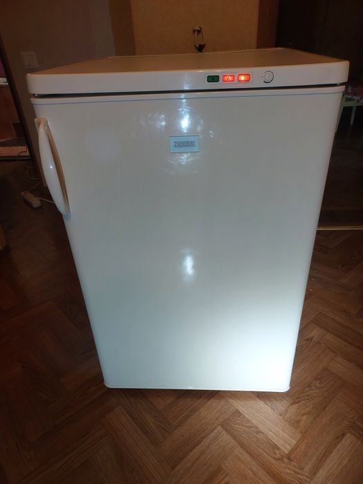 Морозильна камера Zanussi