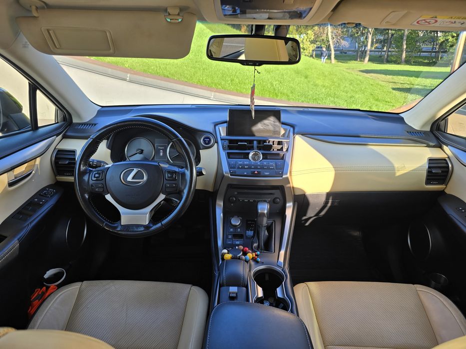 Lexus NX 300H 2015 авто для себе