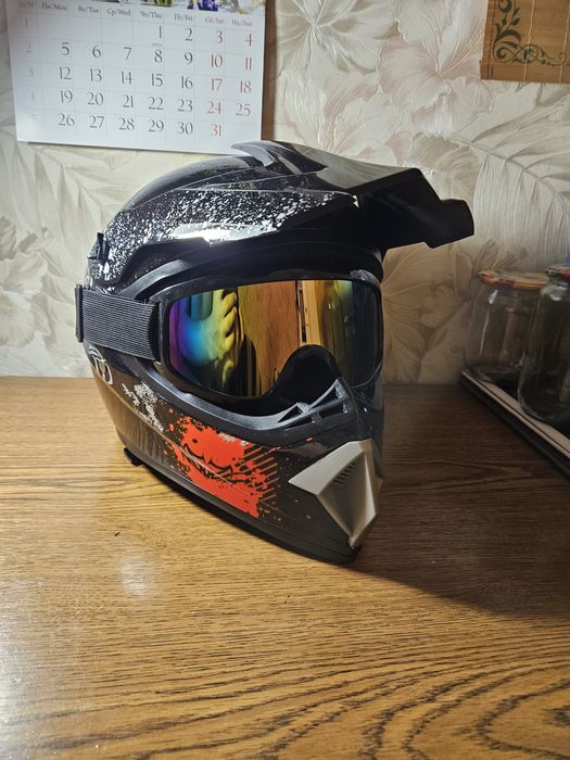 Предлагаю к продаже новый шлем для эндуро-мотокросса, размер М.