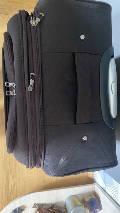 Чемодан дорожній Derby середній