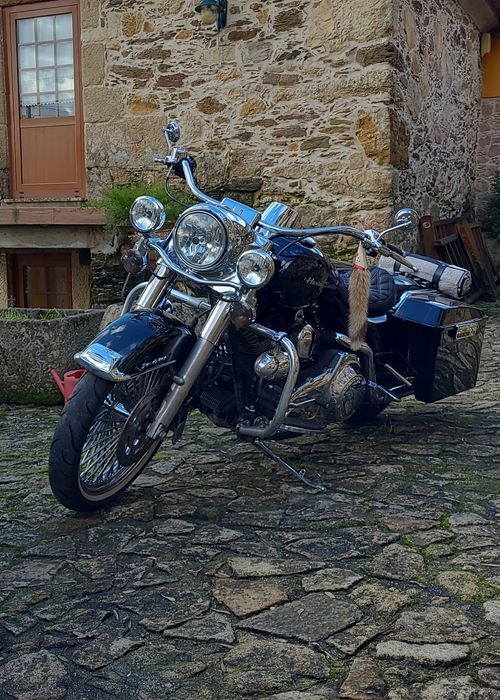 Harley Davidson Road king Chicano style