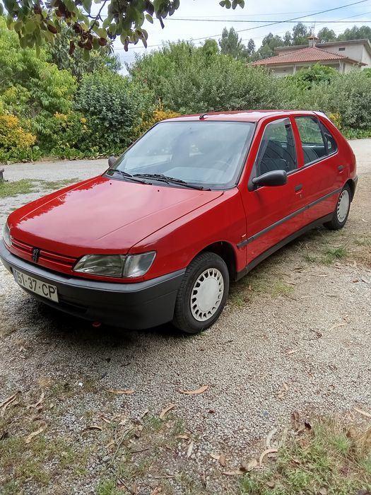 Peugeot 306 vermelho de 93