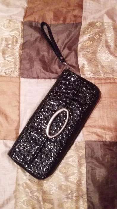 Лаковая сумка- клатч.