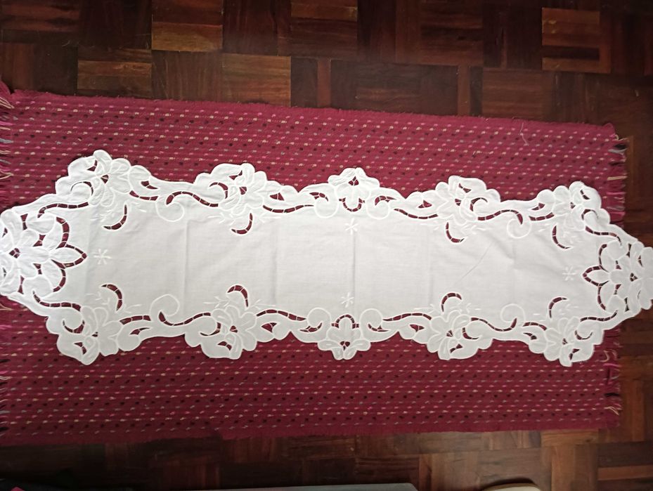 Conj. 4 Naperons Renda/Bordado Richelieu – tamanhos diferentes