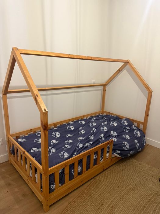 Cama montessori criança