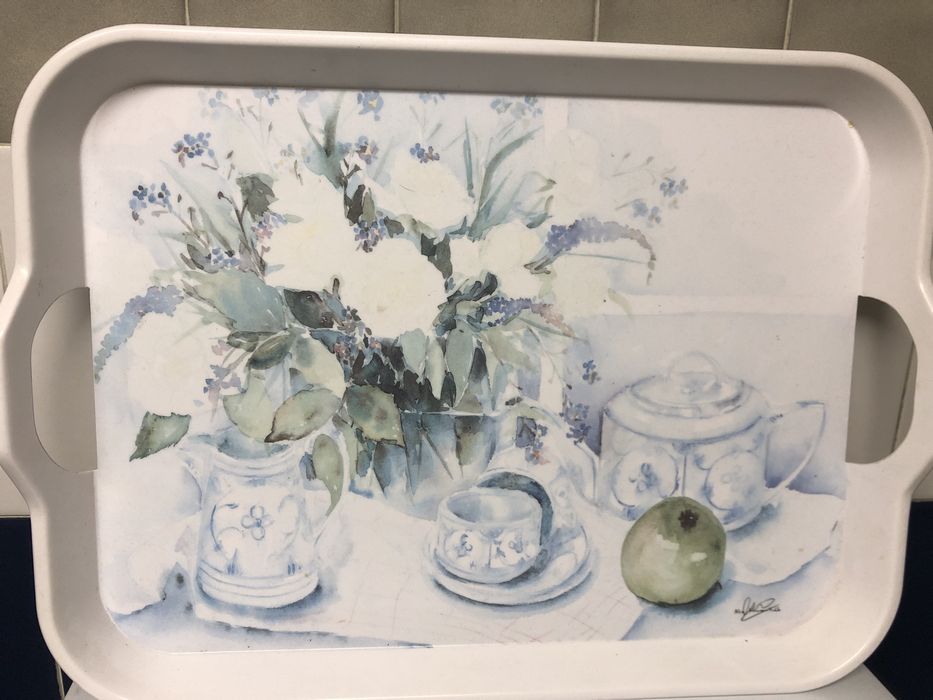 Tabletop food serving tray.444052965593589760