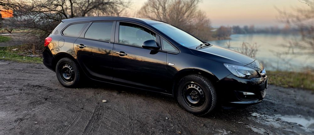 Zadabana, bogato wyposażona, po serwisie.