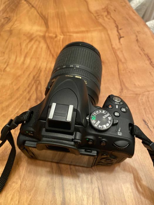 Máquina fotográfica Nikon D5100 + objectiva 18-105mm + acessórios