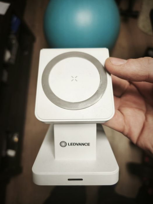 Ładowarka indukcyjna ledvance