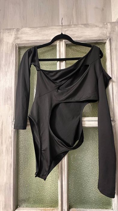 Боди чорный с вырезами