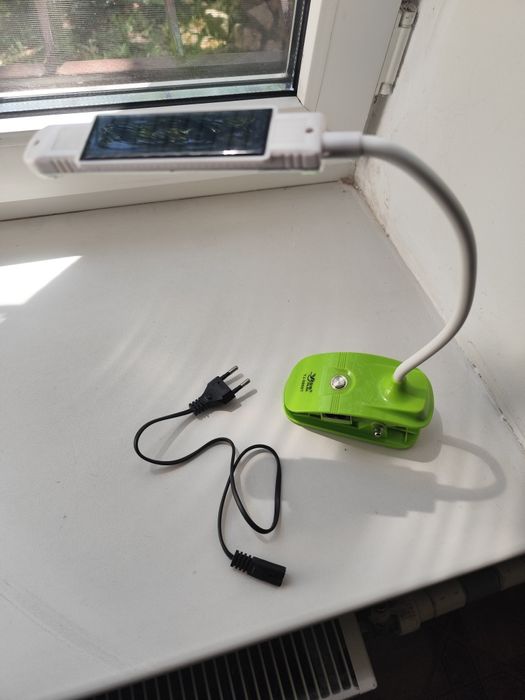 Настільна лед- лампа