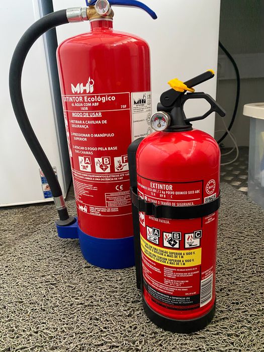 Roulote totalmente equipada - negócio pronto