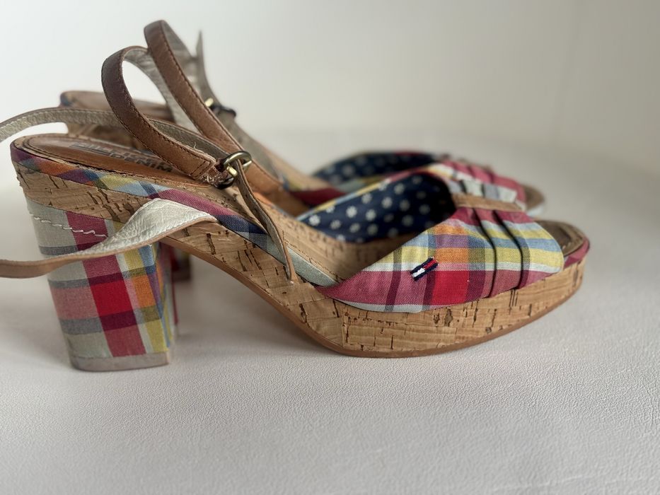 Tommy Hilfiger sandalki 39