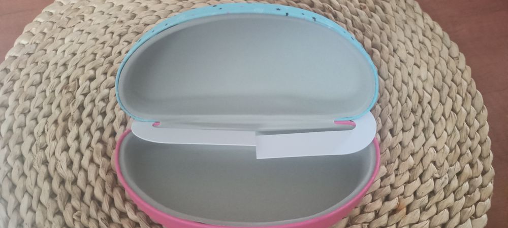 Duże etui na okulary, nowe