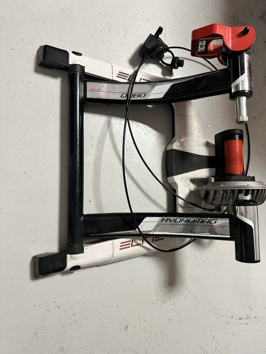 Trenażer rowerowy ELITE Qubo Hydromag