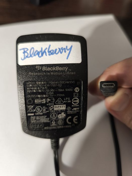 5 carregadores, 3 Plantronics + 2 Blackberry