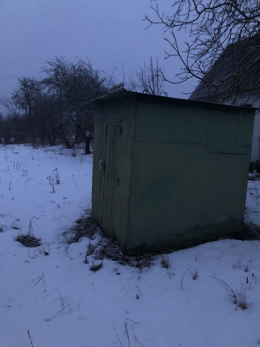 Дачна металева буда для власних потреб