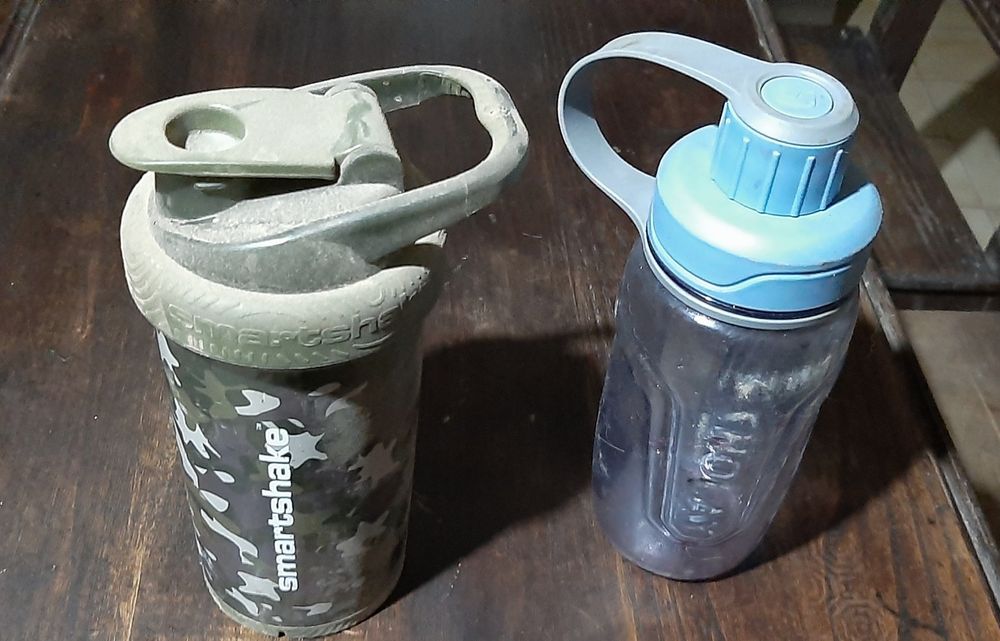 2 Garrafas para água 1 termo 1 açucareiro