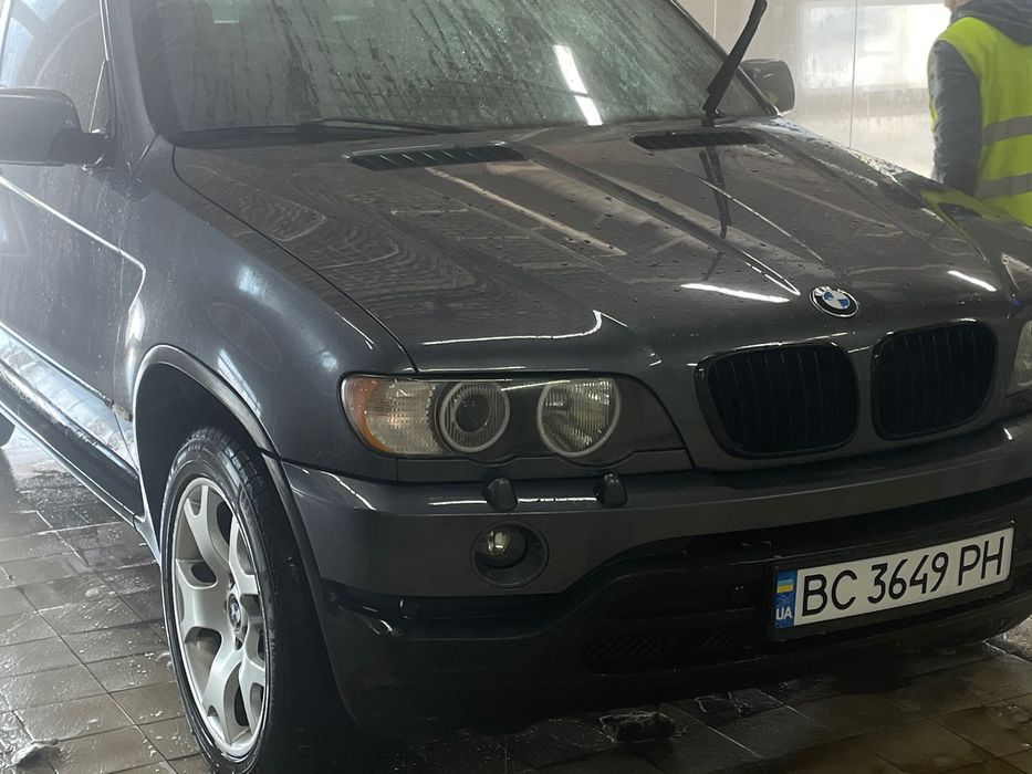 Автомобіль BMW X5
