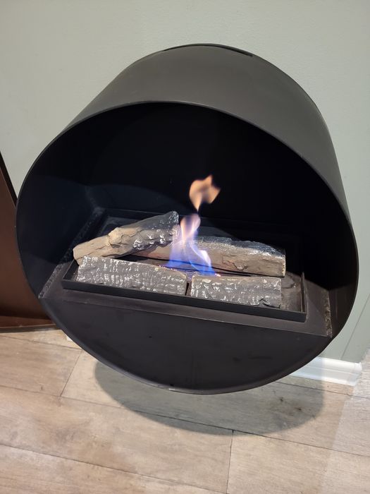 Biokominek ścienny, wiszący.