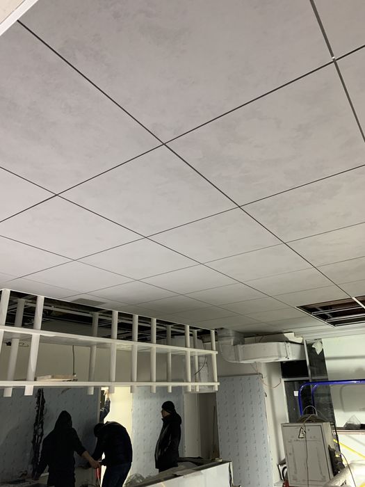 Монтаж подвесного потолка Армстронг.