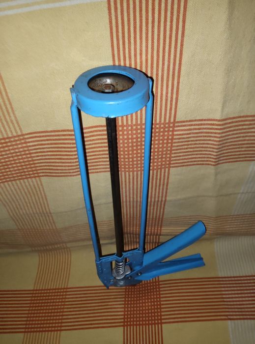 Пистолет для силикона и герметика